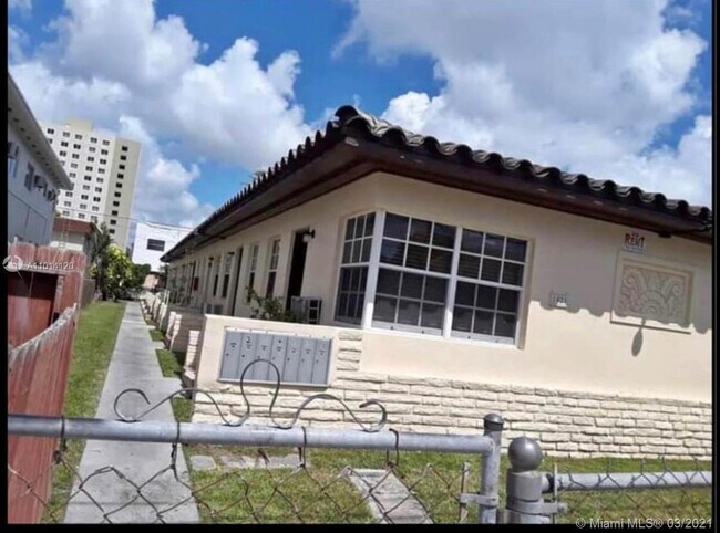 Foto del edificio - 1021 SW 3rd St