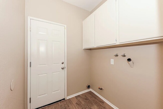 Foto del edificio - 3346 N Carnation Dr