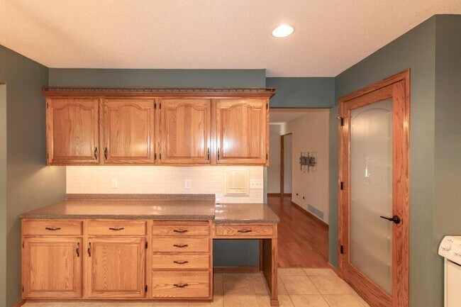Building Photo - 4111 Manorview Dr NW