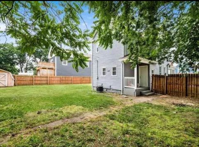 Building Photo - 200 S Cypress Ave