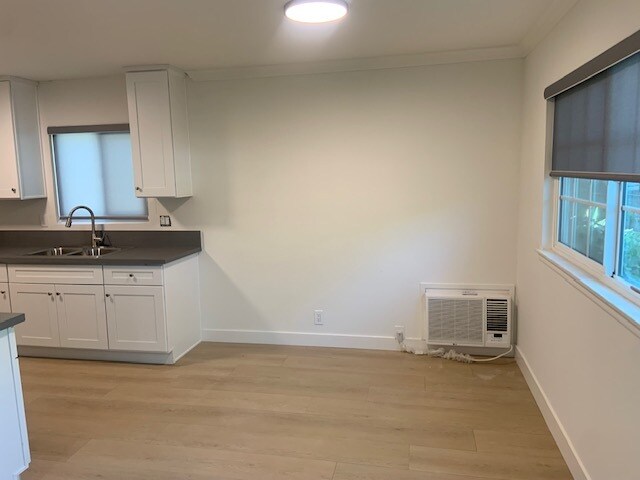 Building Photo - 1241 N Harper Ave