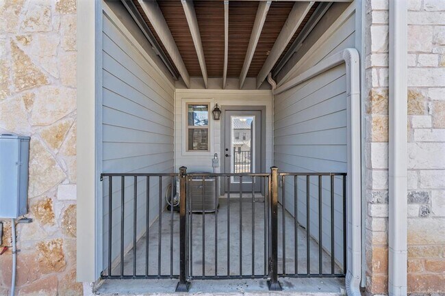 Foto del edificio - 1217 Highknoll Ln