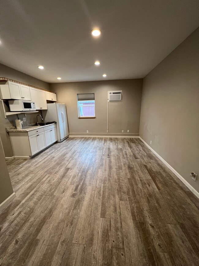 Building Photo - 374 Murdell Ln