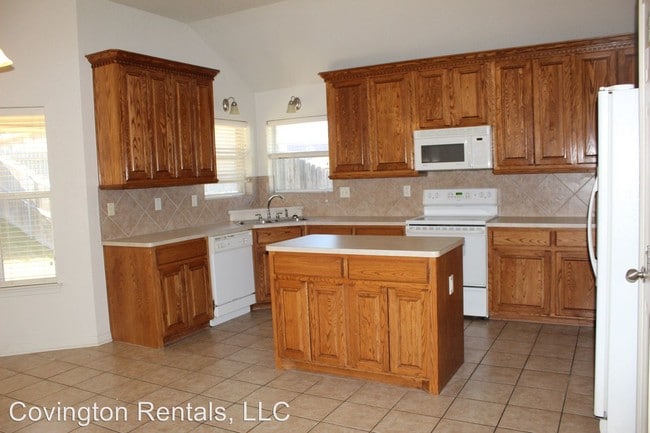 Building Photo - 4 br, 2 bath House - 4113 Whispering Oaks
