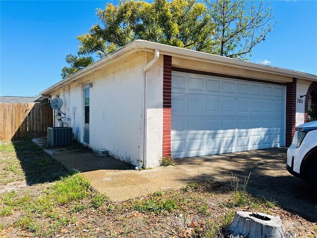 Foto del edificio - 7811 Embassy Blvd