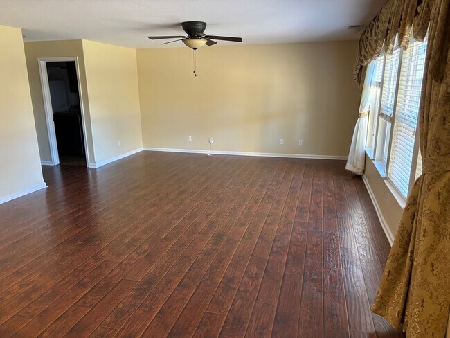 Foto del edificio - Wonderful 3 bedroom + Loft, 2.5 bathroom h...