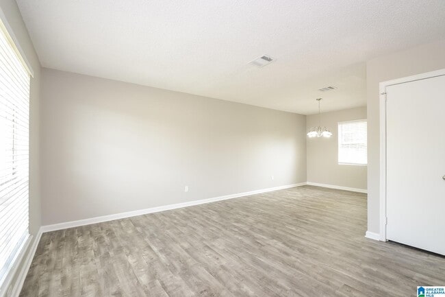 Building Photo - 541 Closhire Ln