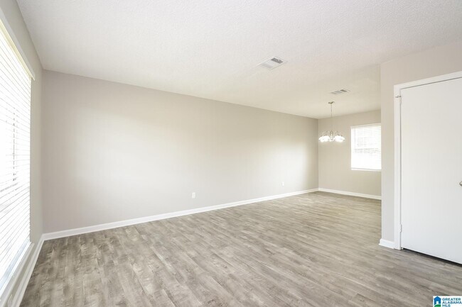 Foto del edificio - 541 Closhire Ln