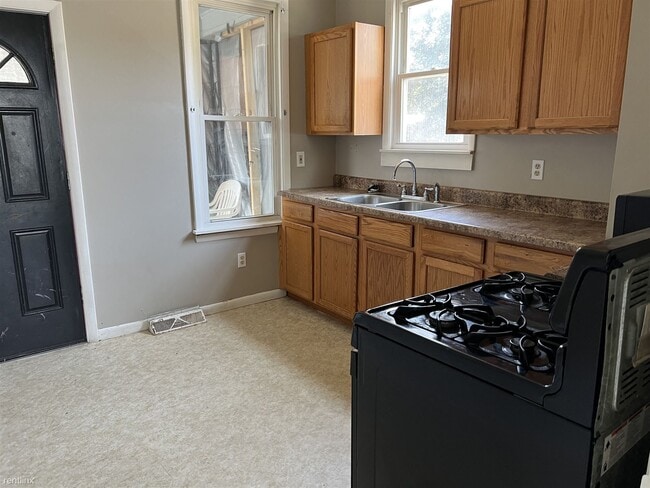 Building Photo - 3 br, 1 bath House - 518 19th Street