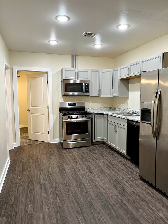 Foto del edificio - 1037 E Haskell Pl