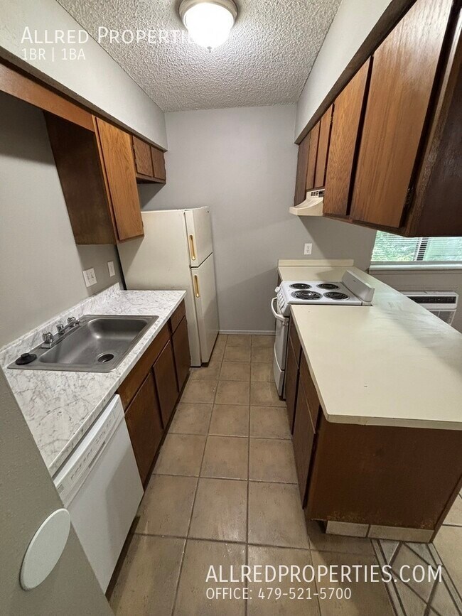 Foto del edificio - 1390 W Wedington Dr