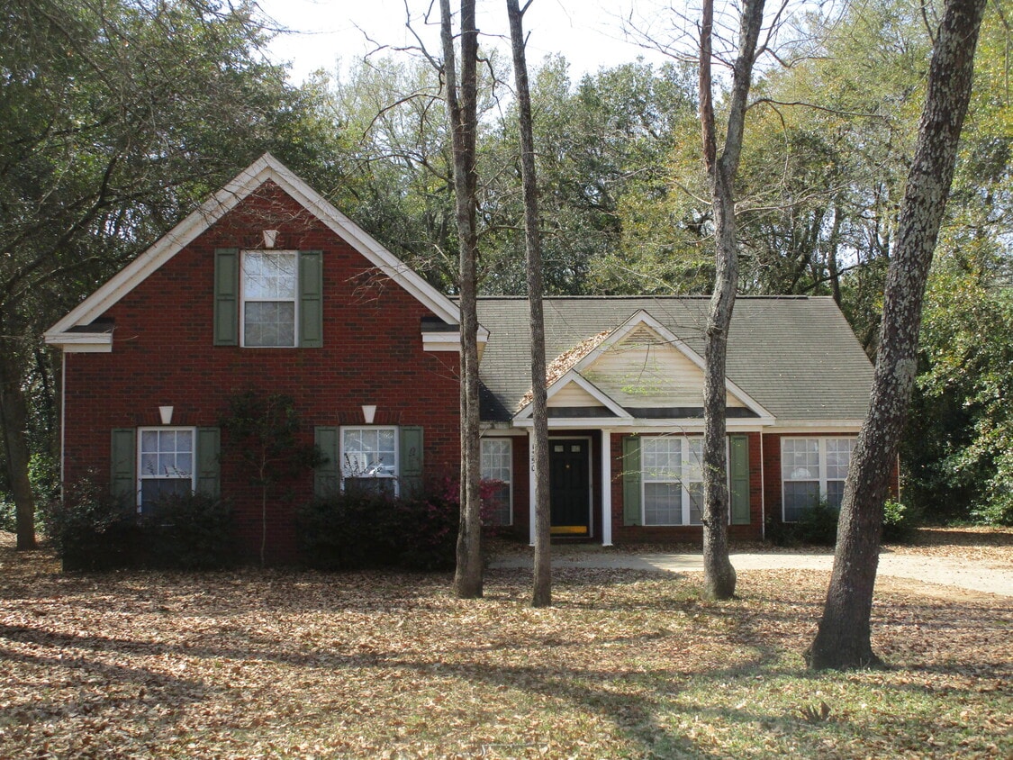 Foto principal - 1350 Monterey Dr
