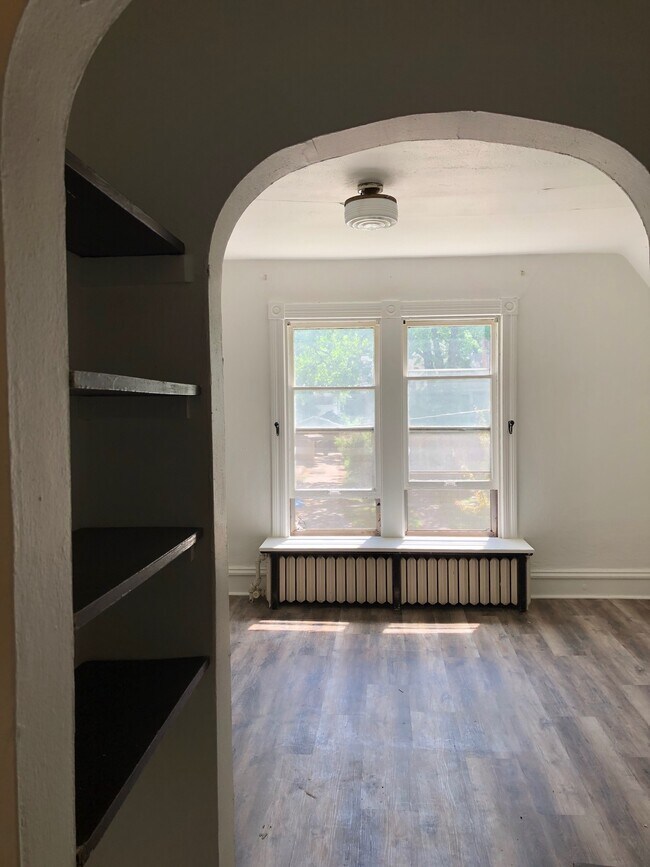 Building Photo - 357 7th Ave S
