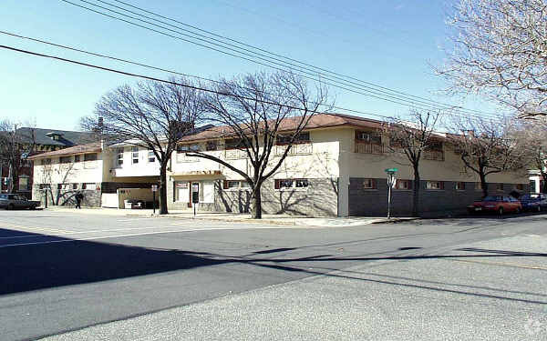 Foto del edificio - Village Square