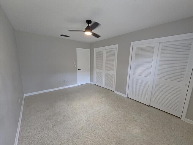 Foto del edificio - 215 Clemons Rd