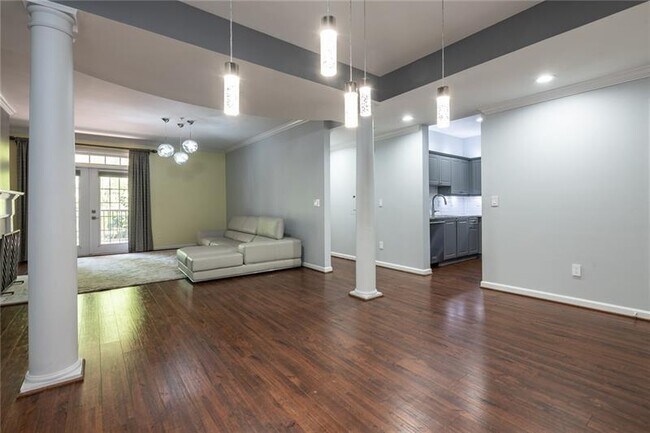 Building Photo - 3047 Lenox Rd NE