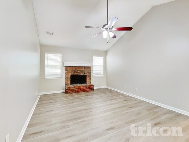 Foto del edificio - 207 Crystal Ct