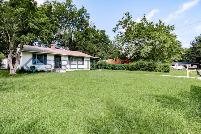 Foto del edificio - NOW OFFERING $250 OFF FIRST FULL MONTH IF ...