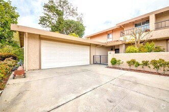 Building Photo - 14 Peartree Ln