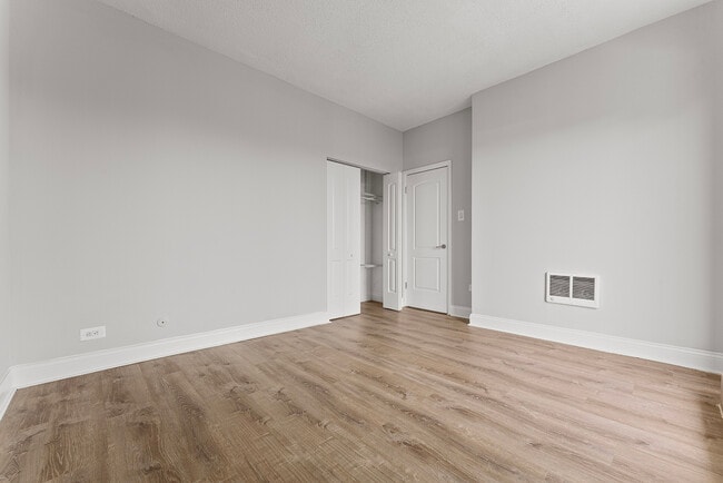 Foto del edificio - 4520 N Clarendon Ave