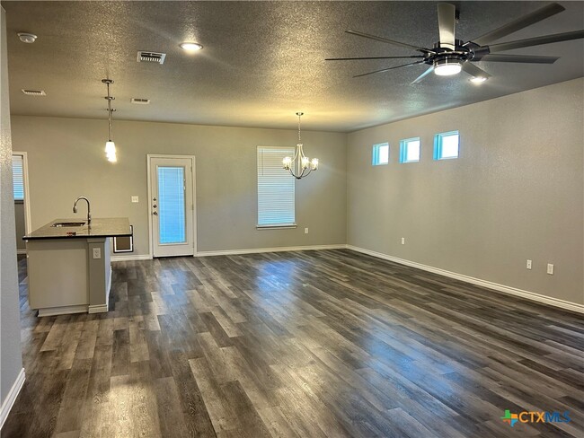 Foto del edificio - 7817 Purvis St