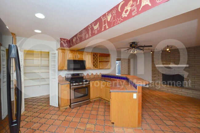 Foto del edificio - 1623 E Palmcroft Dr