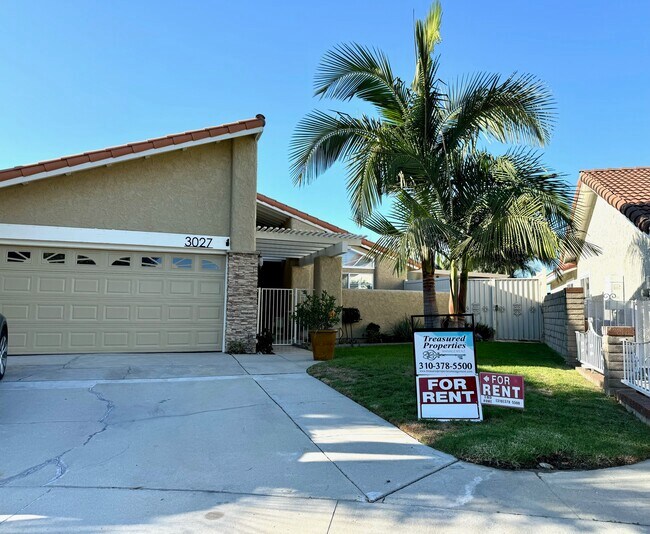 Foto del edificio - 3027 Oakwood Ln