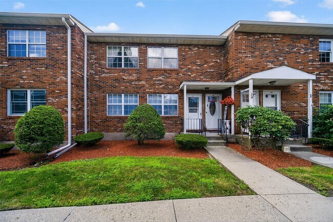Foto del edificio - 276 Temple Hill Rd