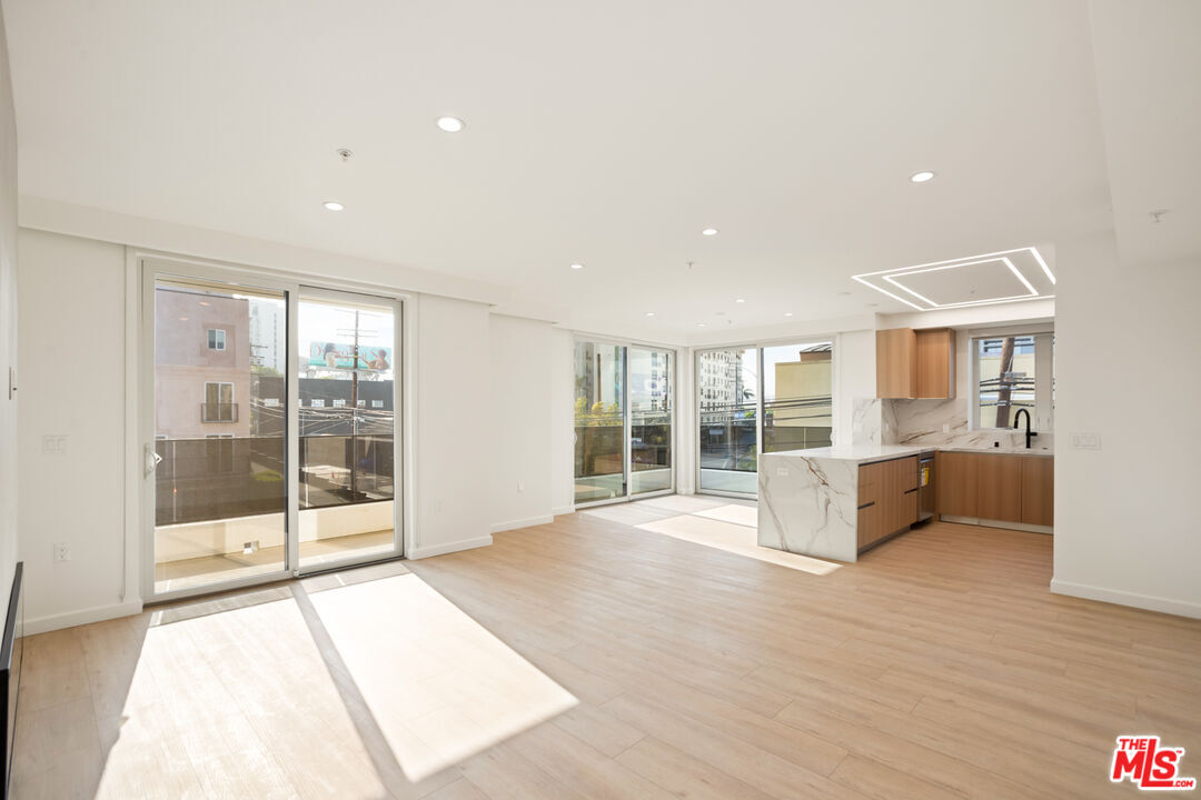Foto principal - 1414 S Beverly Dr