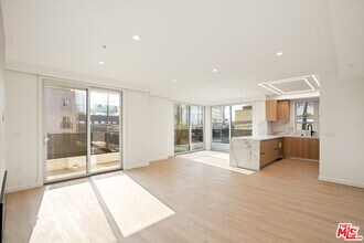 Building Photo - 1414 S Beverly Dr