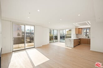 Building Photo - 1414 S Beverly Dr