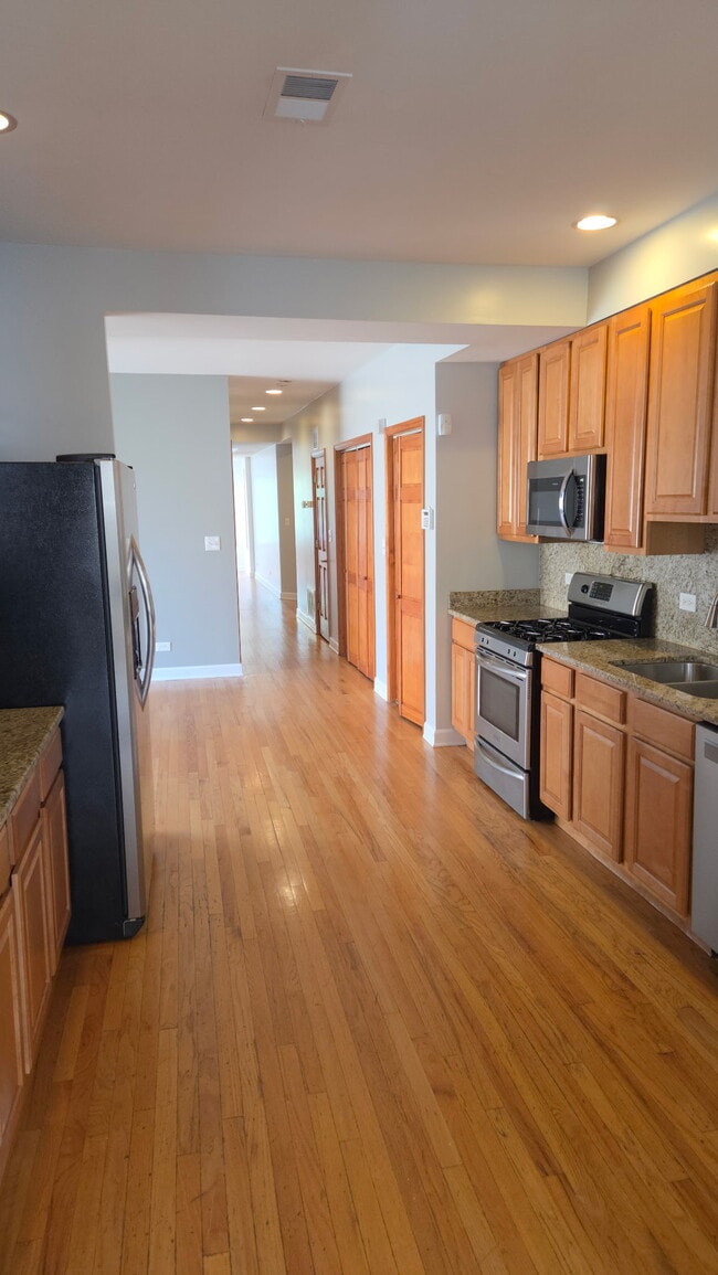 Kitchen - 3318 N Keystone Ave
