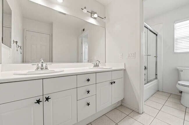 Foto del edificio - 5643 Willowmere Ln