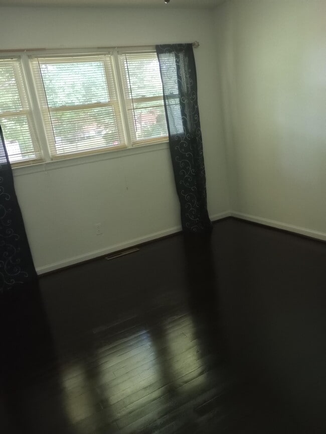 Foto del edificio - 477 Granville Dr