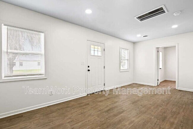 Foto del edificio - 3011 Terry Dr