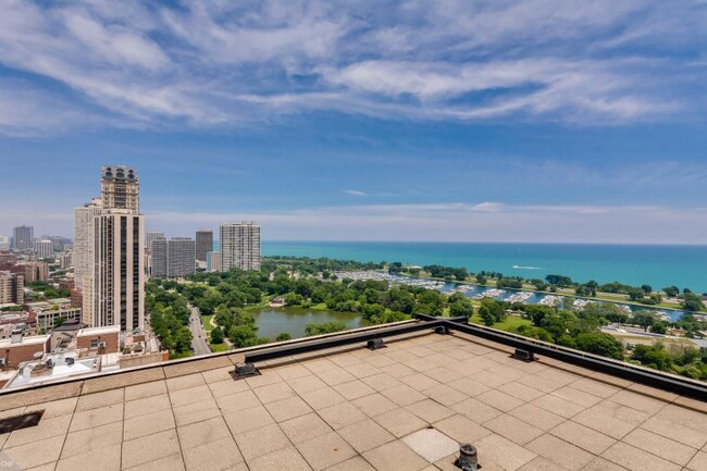 Building Photo - 0 bedroom in Chicago IL 60614