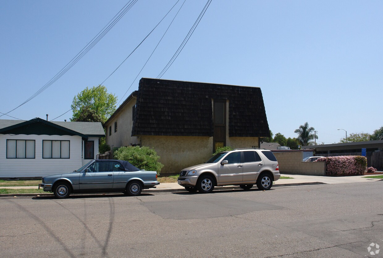 Building Photo - 287 Del Mar Ave
