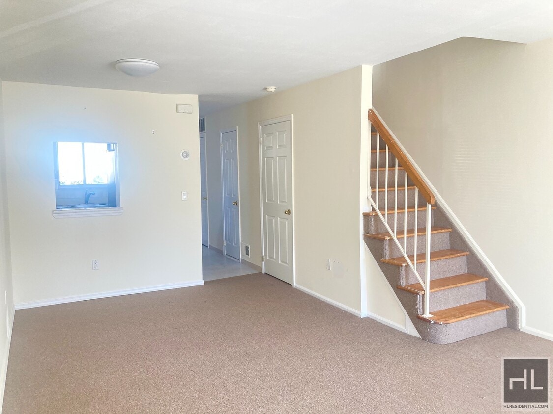 451 Raritan Ave Unit HOUSE, Staten Island, NY 10305 Room for Rent in