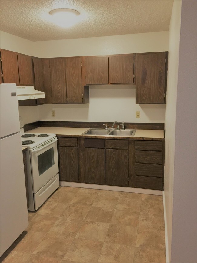 Building Photo - 1200 Woodside Dr