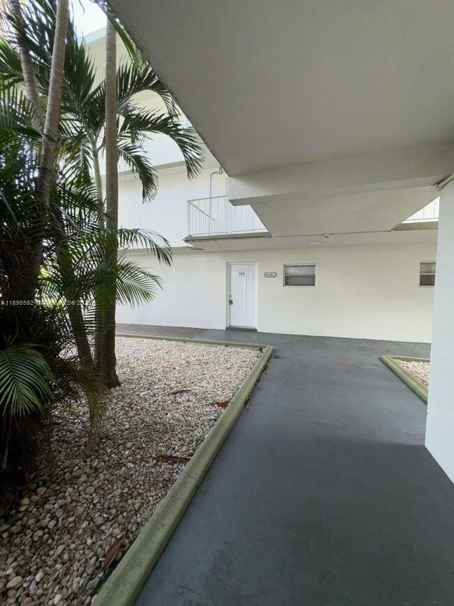 Foto del edificio - 4235 N University Dr