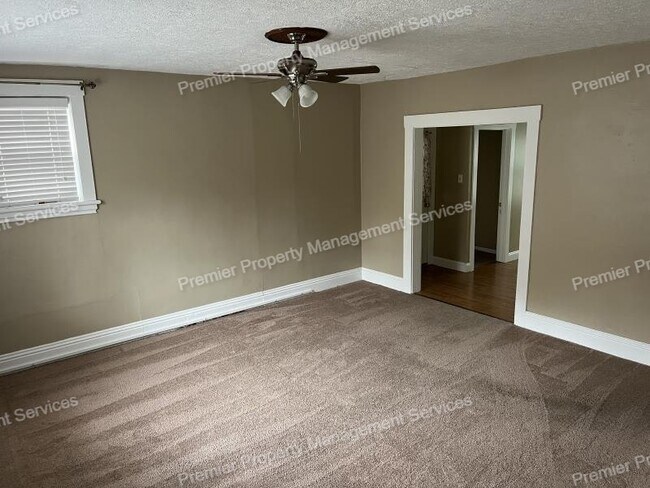 Building Photo - 446 Wayne St