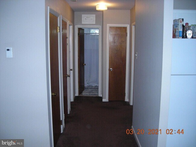 Foto del edificio - 925 W Main St