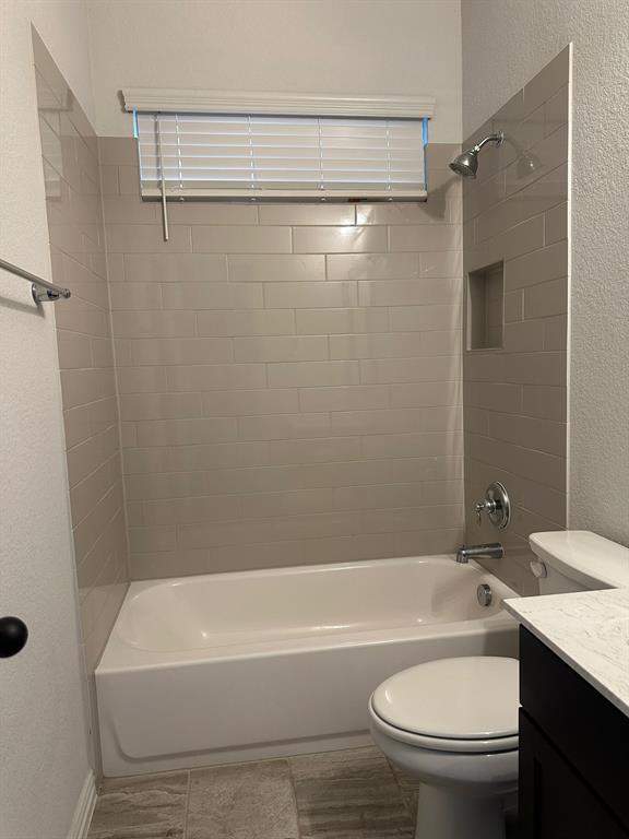 Building Photo - 921 Del Raphael Dr
