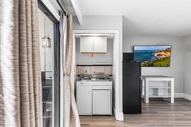 Building Photo - 5062 Sherwood Ln