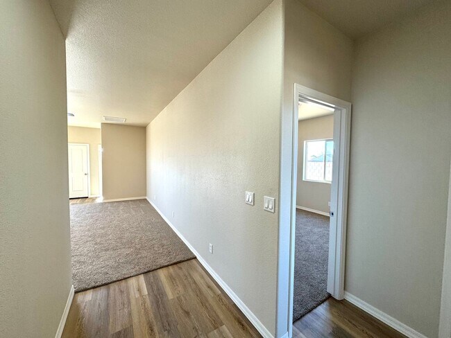 Foto del edificio - Come Check Out this Beautiful 2025 New Build!!!! *MOVE IN SPECIAL, $500 OFF OF THE FIRST MONTH RENT*