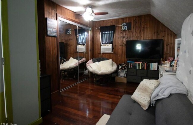 Foto del edificio - 1614 E 49th St