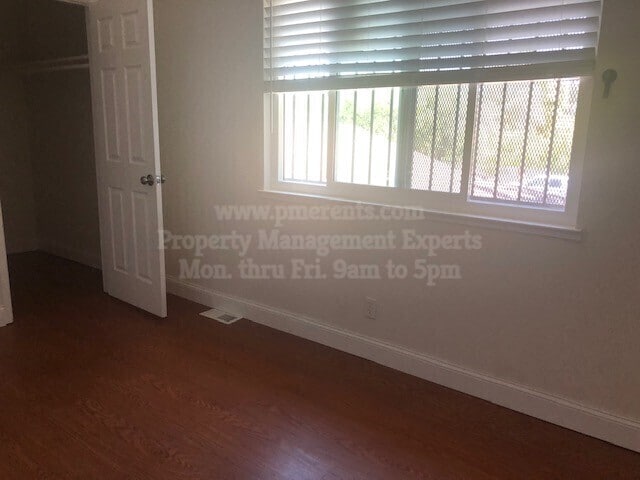 Foto del edificio - 1235 Pinetree Dr