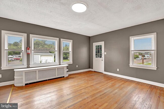 Building Photo - 44 Dover Ave