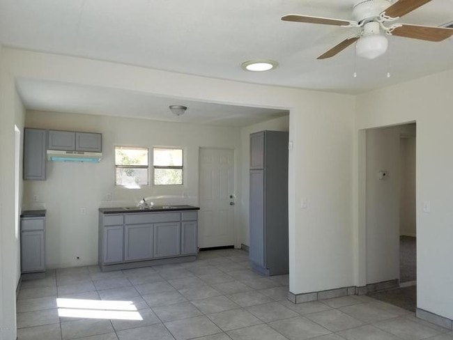 Building Photo - 2 Bed House at 27th Avenue and Thomas
