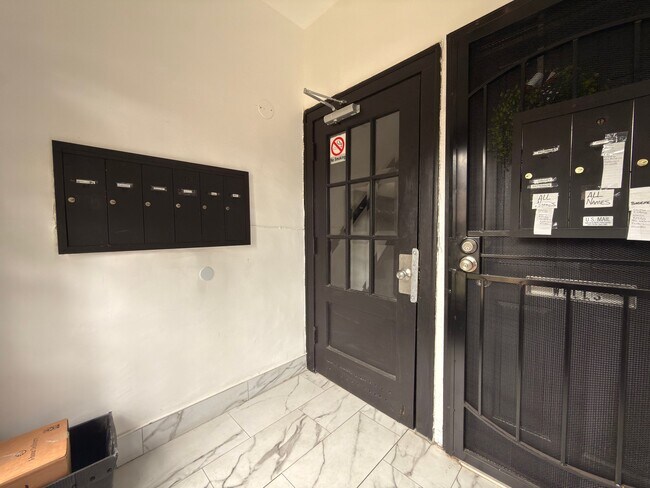 Foto del edificio - 7744 S Jeffery Blvd